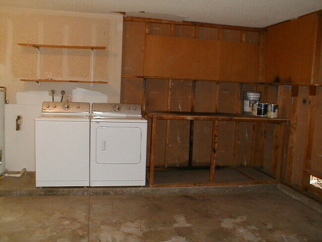 Building Photo - EXCELLENT HOME WITH MOUNTAIN VIEWS!