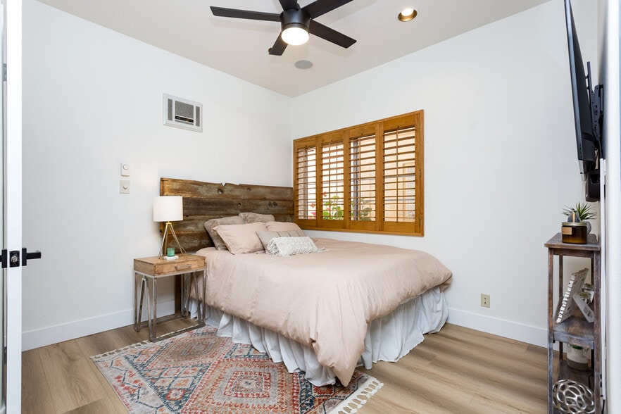 Building Photo - 919 W Lewis St