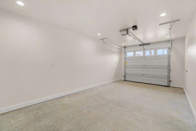 Building Photo - 750 7th St