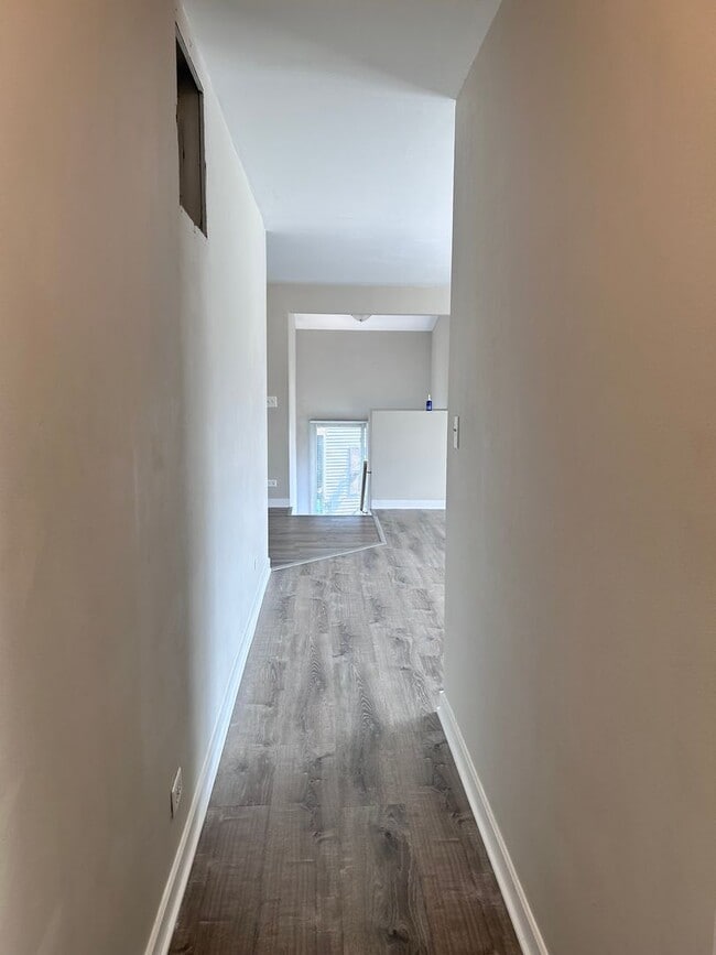 Building Photo - 1 Elm Ct