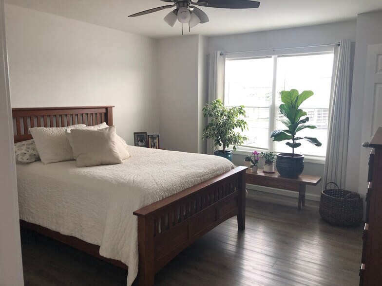 Building Photo - 129 S Walnut St