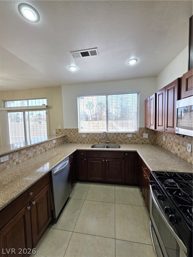 Building Photo - 2524 Silver Shadow Dr