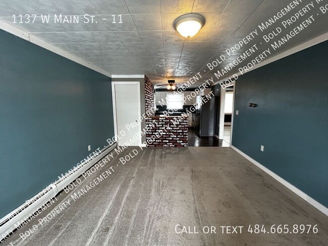 Building Photo - 1137 W Main St