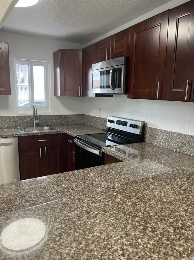 Building Photo - 2670 W 76th St