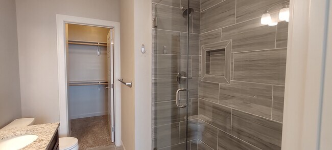 Building Photo - 15881 Valley View Dr