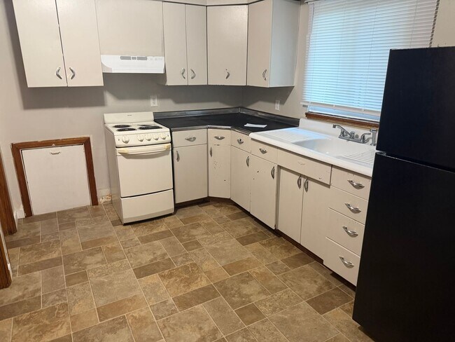 Building Photo - 2551 Tilbrook Rd