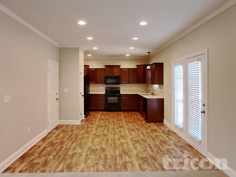 Building Photo - 523 Twyla Dr