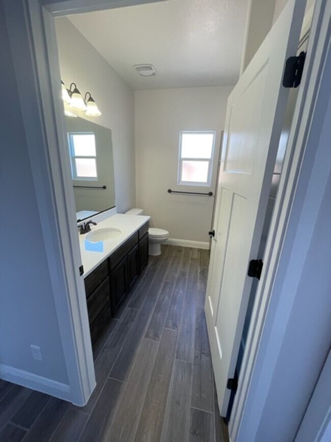 Building Photo - 2446 S 630 W