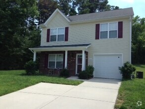Building Photo - Charming 3 Bed, 2 & A Half Bath Home In Th...