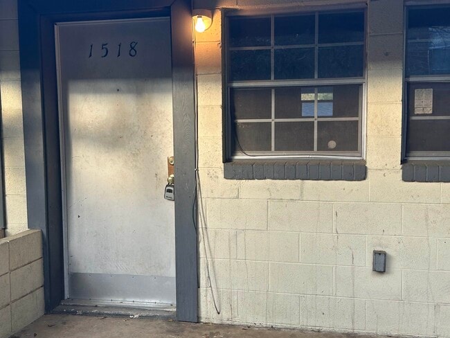 Building Photo - 1518 Arizona St