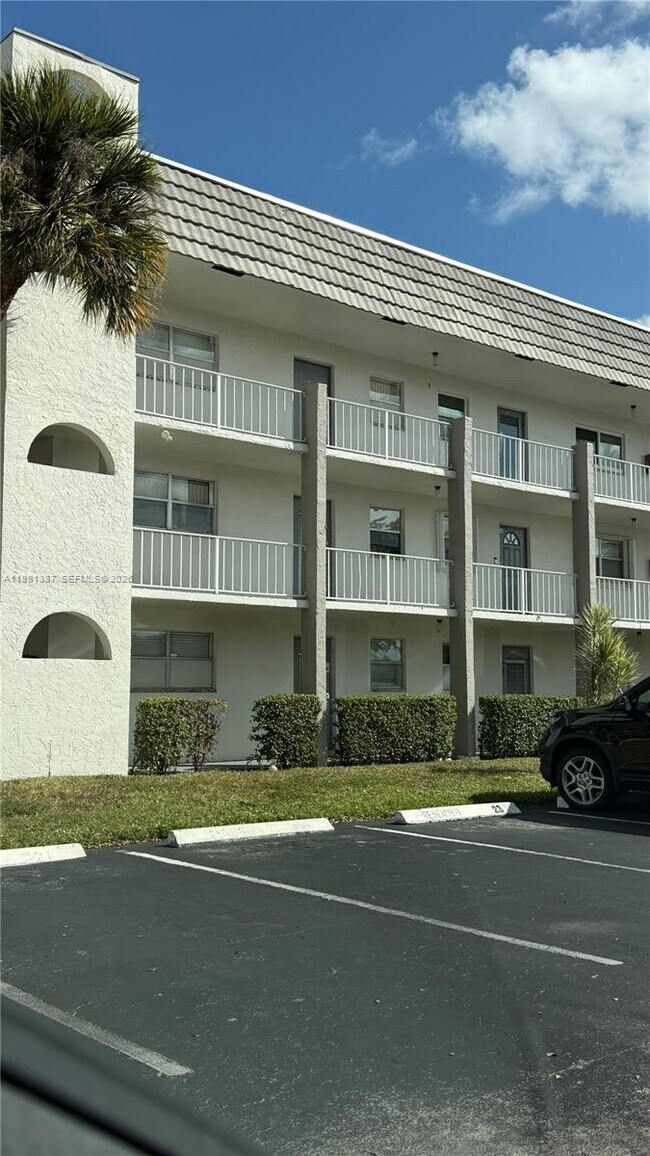 Building Photo - 8300 Sunrise Lakes Blvd