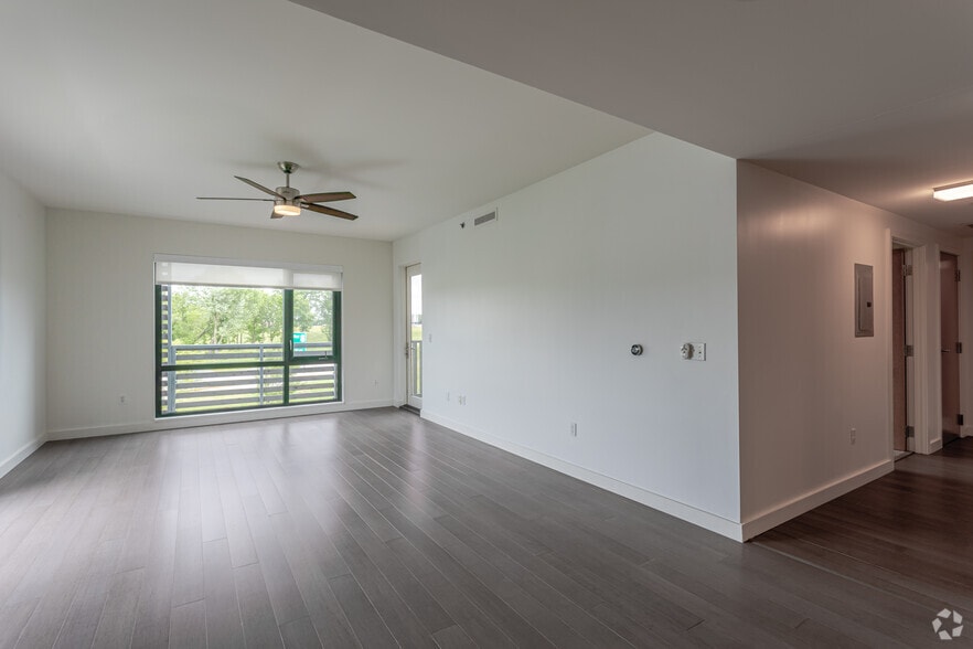 2BR, 2BA - 1319 SF - Farmers Park Apartments