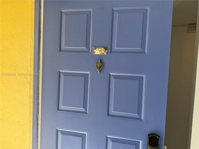 Building Photo - 185 Lakeview Dr