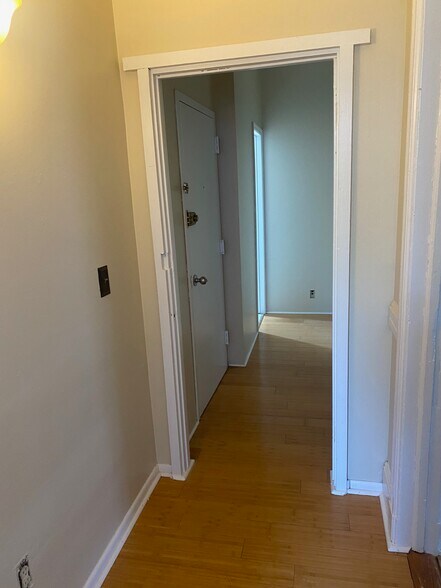 Hallway - 544 Broad St