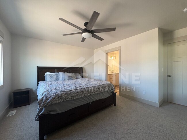 Building Photo - Fully Furnished Mid-Term Rental