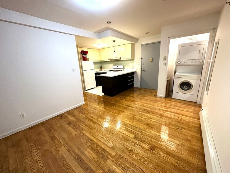 Building Photo - 13203 Sanford Ave