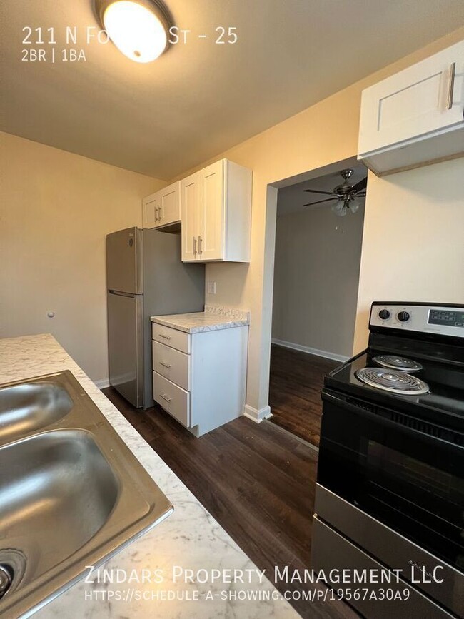 Building Photo - Newly Renovated 2 Bed 1 Bath Apartment at ...