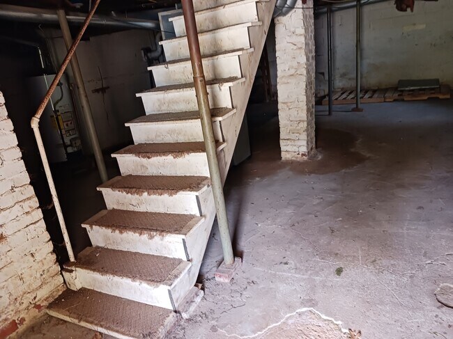 Building Photo - 302 Colegate Dr