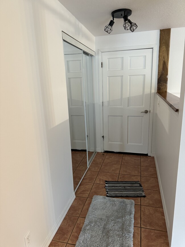 entry way and hall closet - 94848 Ramblewood Ln