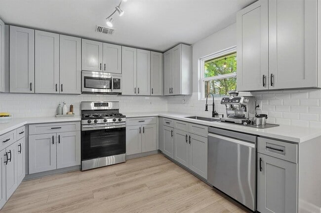 Building Photo - 5804 Brook Valley Dr