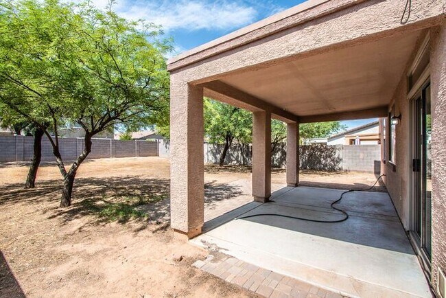 Building Photo - 5Bedroom/3Bath San Tan Vally Home!