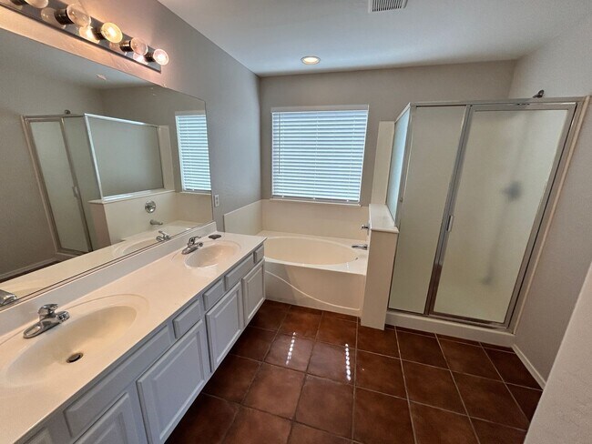 Building Photo - Spacious 3Bd 2 Ba Home In Litchfield Park ...
