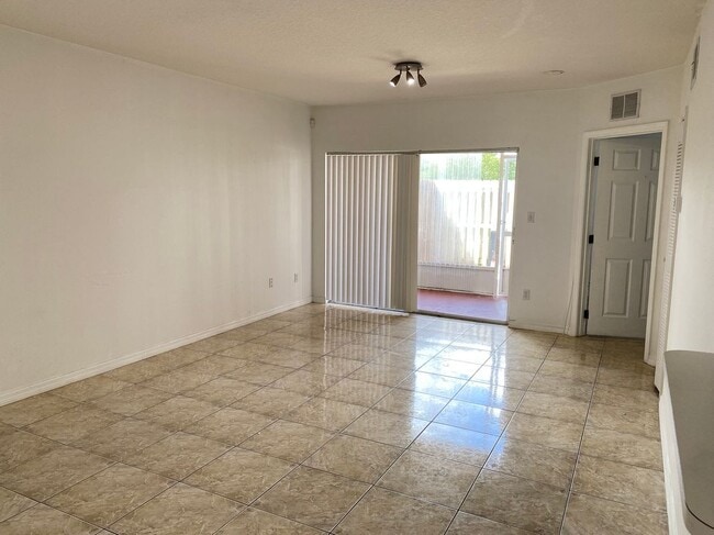 Building Photo - 495 Las Cortes Ln