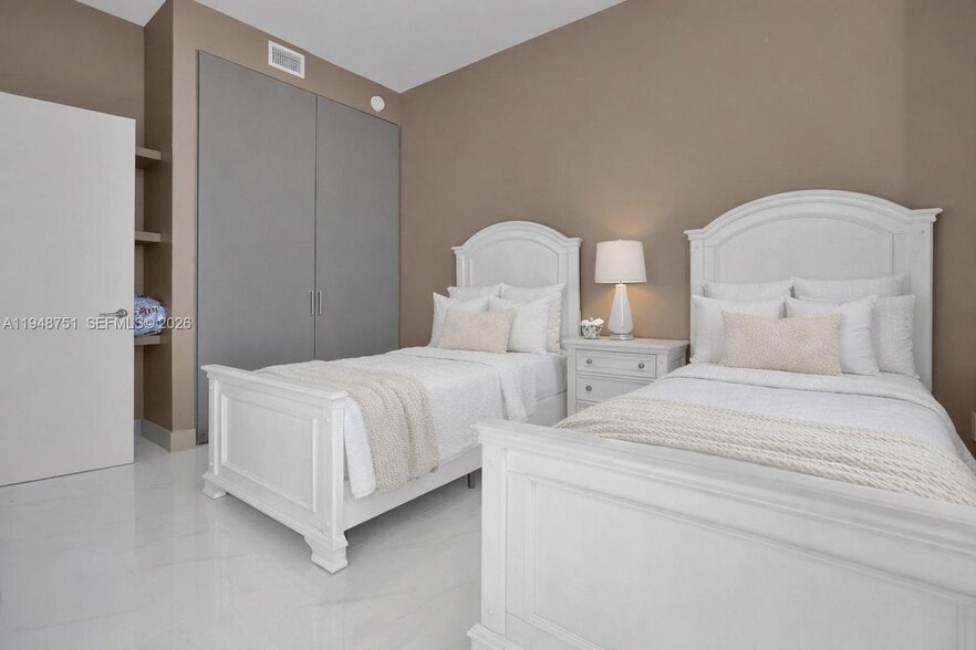 Building Photo - 700 NE 24th St