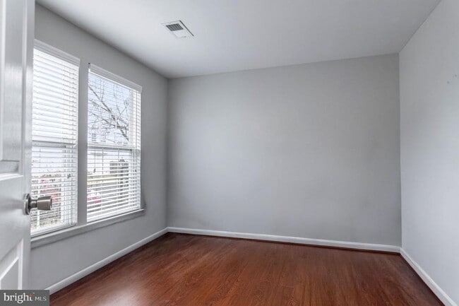 Building Photo - 2558 Banshire Dr