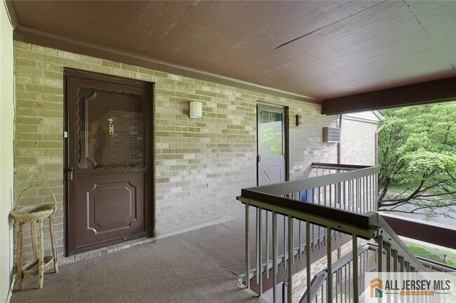 Building Photo - 174 Amberly Dr