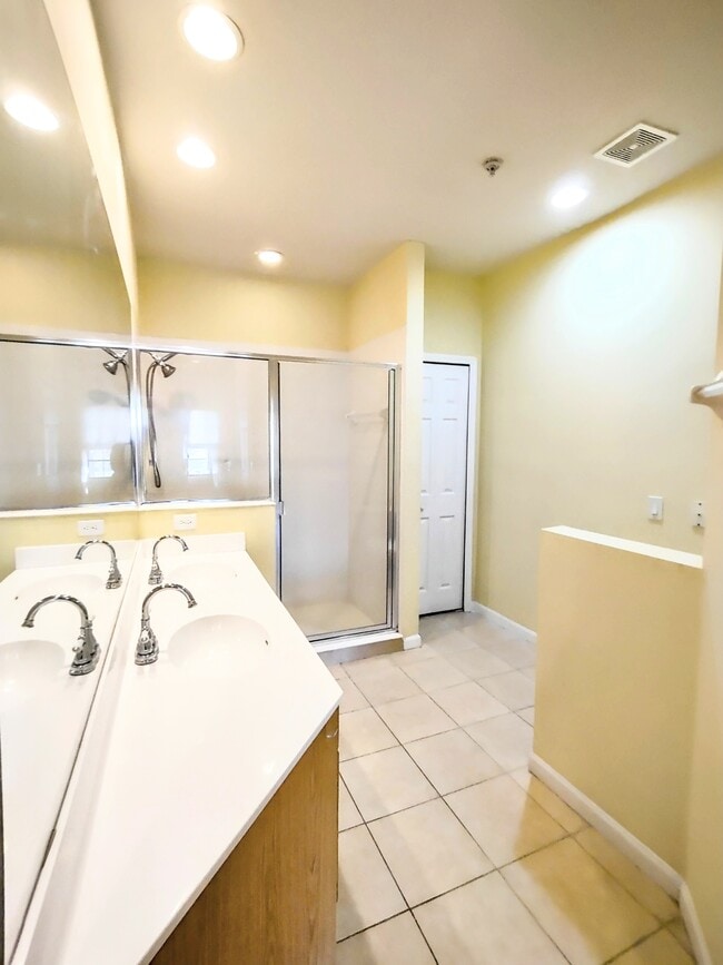 Building Photo - 300 Via Castilla