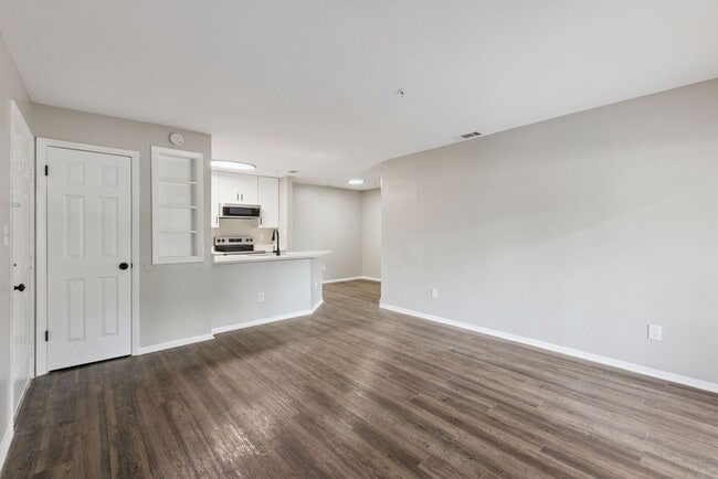 Building Photo - Newly Renovated Ground Floor Condo in Gated Altamonte Springs Community!