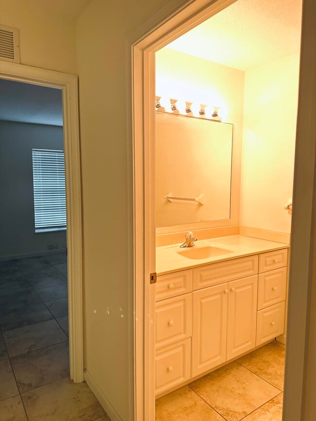 Building Photo - 2088 SE Wild Meadow Cir