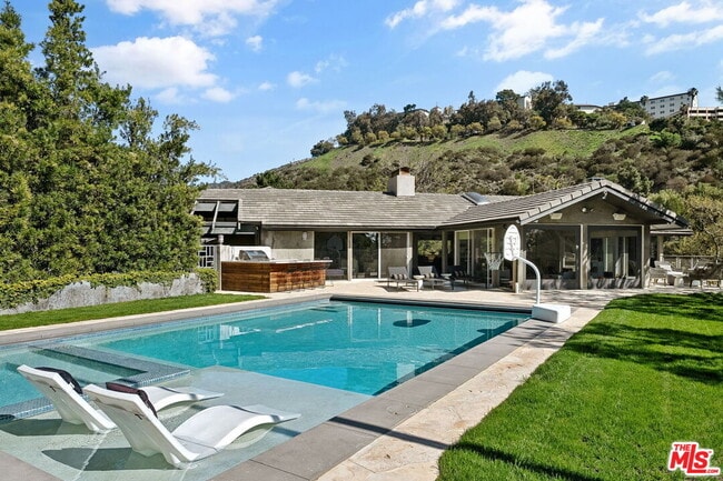 Building Photo - 1255 N Bundy Dr