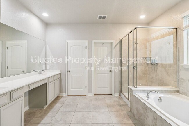 Building Photo - 13840 Tribeca