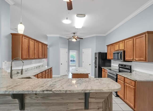 Building Photo - 5897 Saratoga Dr