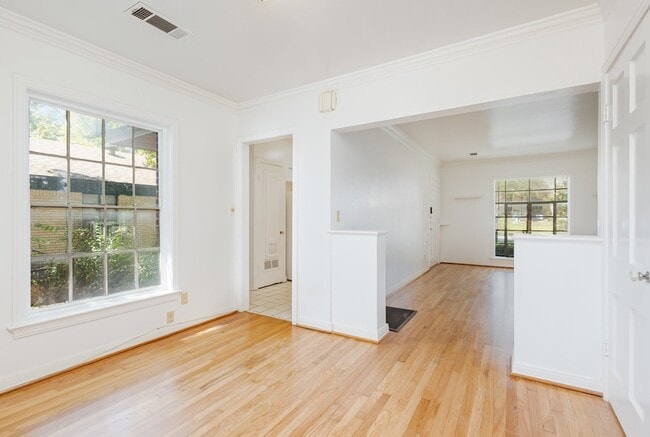 Building Photo - 6032 Marquita Ave