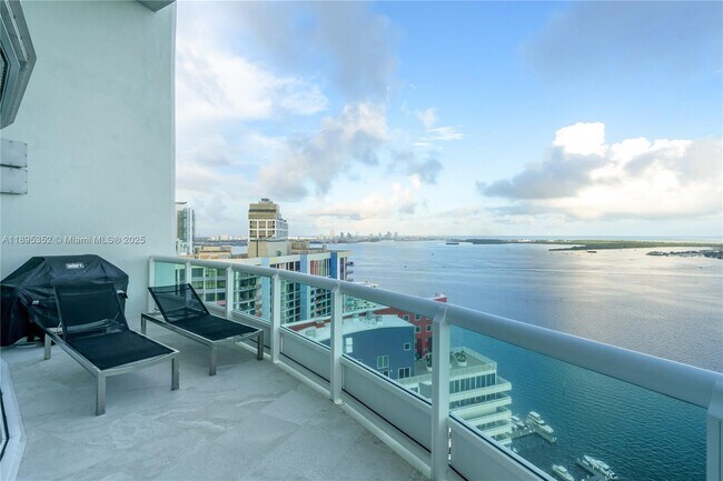 Building Photo - 1643 Brickell Ave