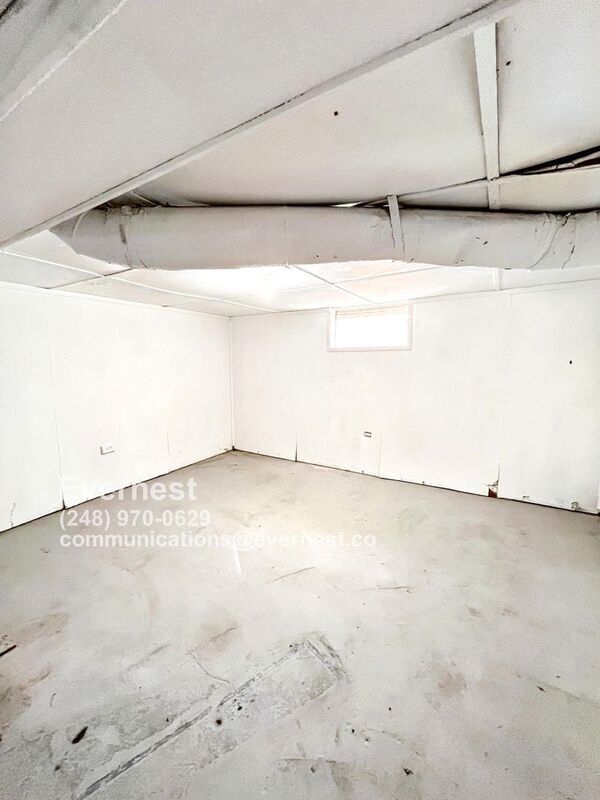 Building Photo - 1038 Prouty Ave