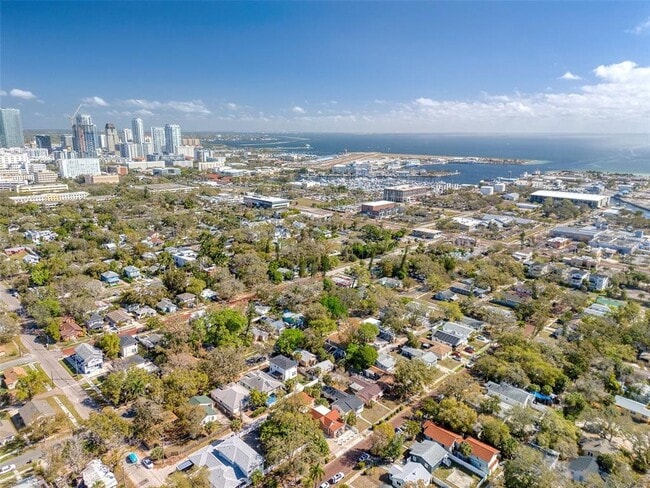 Building Photo - 675 16th Ave S