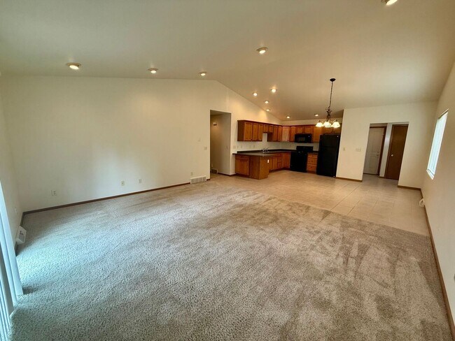 Building Photo - 149913-149913 Wineberry Ln