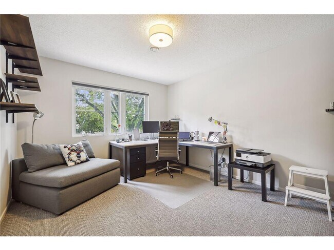 Building Photo - 18620 26th Ave N