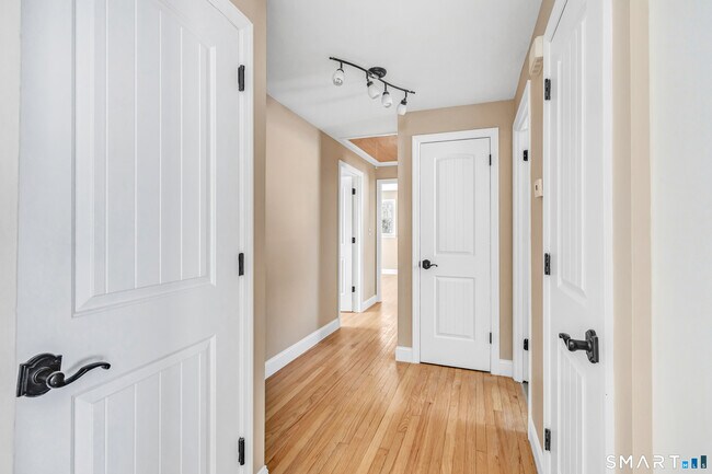 Building Photo - 139 Walnut Tree Hill Rd