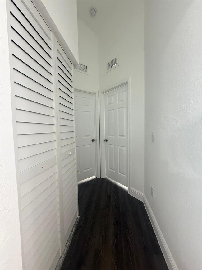 Building Photo - 6615 Winfield Blvd