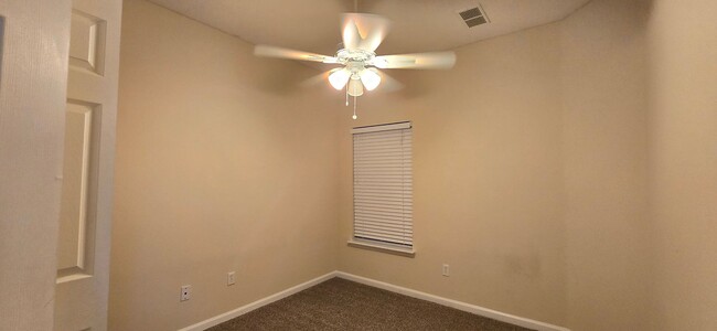Building Photo - Willow Ridge - Ground Level Condo