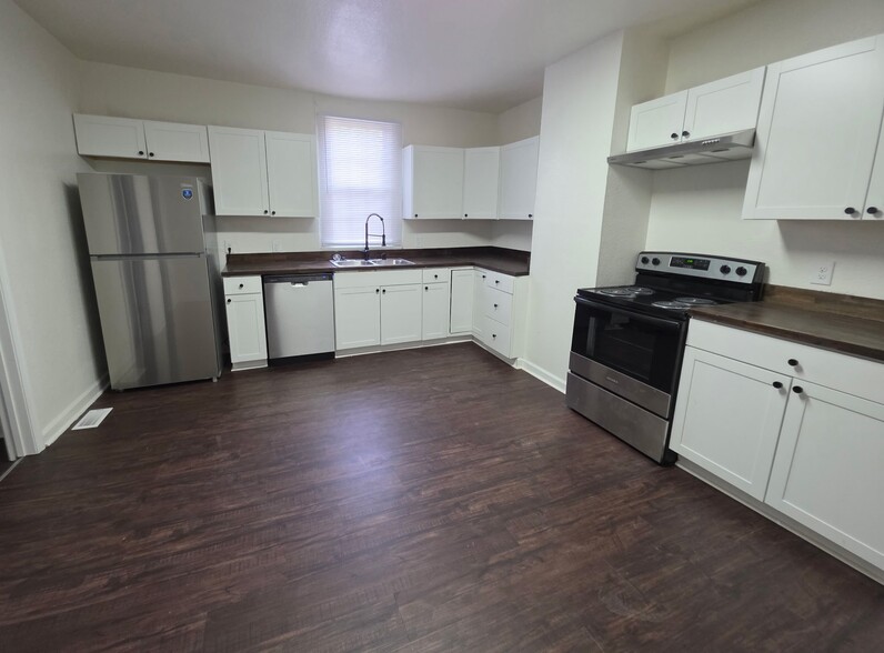 Building Photo - 1521 Cary Ave