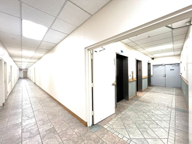 Building Photo - 1448 Young St