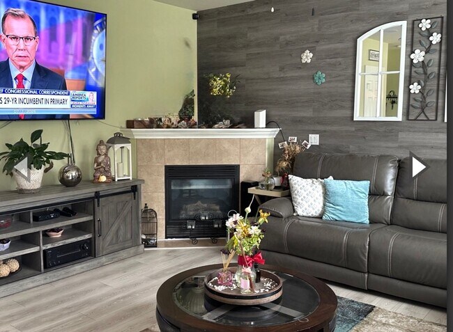 Building Photo - Beautiful 5 Bed/3Ba Single Family Home