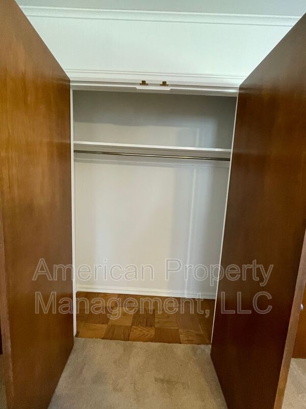 Building Photo - 5102 E 33rd St