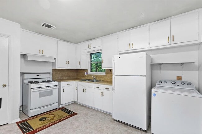Building Photo - 4807 Sylvandale Dr